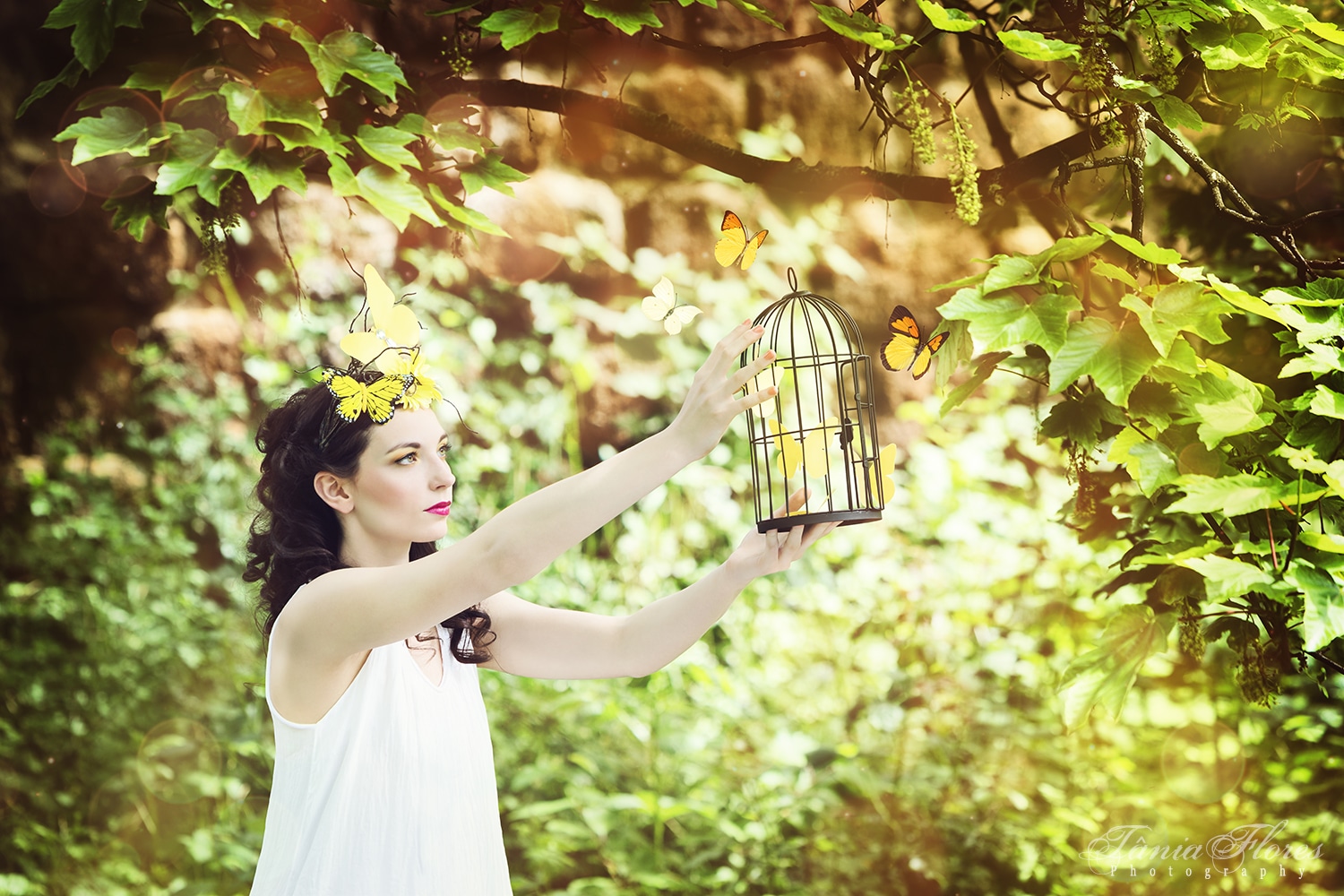 Tania-Flores-Photography-portrait-hello-yellow-1