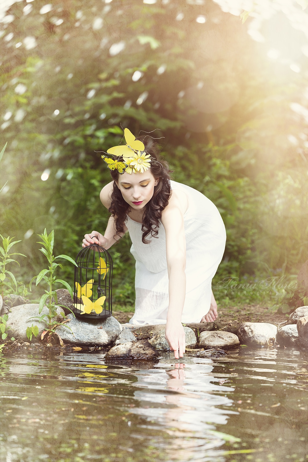 Tania-Flores-Photography-portrait-hello-yellow-2