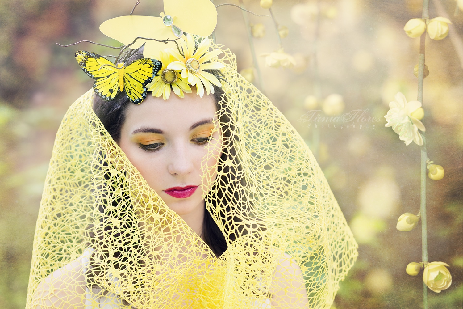 Tania-Flores-Photography-portrait-hello-yellow-4